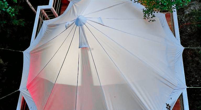 Lodge with terrace, yard & grill in Poprad