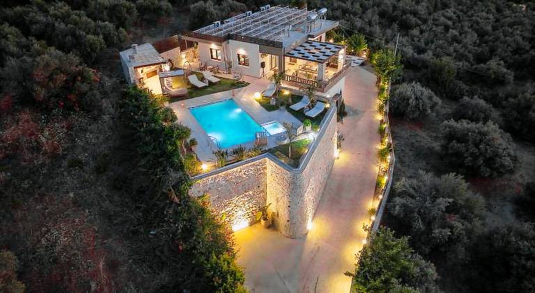 Villa with pool & jacuzzi | Pets allowed in Platanias