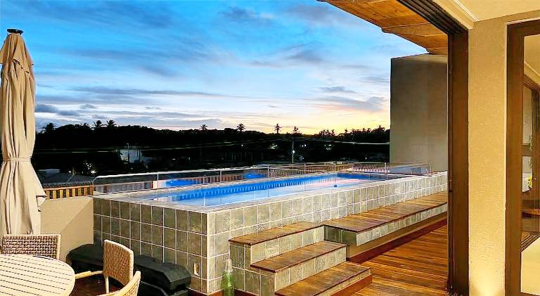 Apartment with pool — photo 3