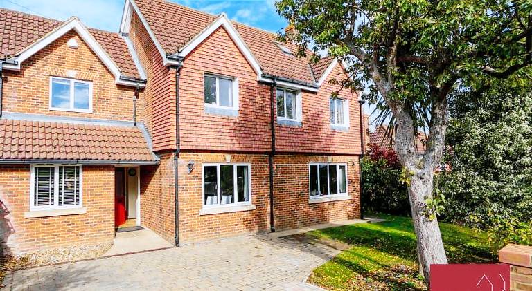 Vacation home with 5 rooms for 8 persons in Kingston Upon Thames