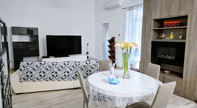 Ample rental apartment | Pet-friendly — photo 2
