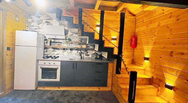 Chalet with terrace, barbecue & yard — photo 5