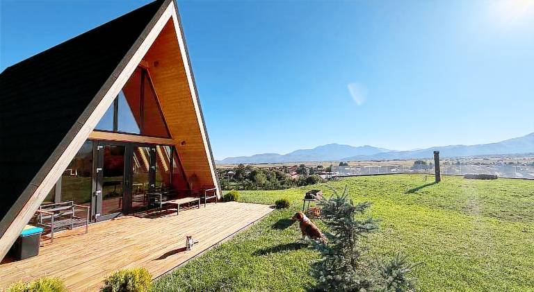 Chalet with barbeque, patio & garden — photo 3