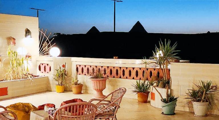 Private rooftop with hot jacuzzi and pyramids view — photo 3