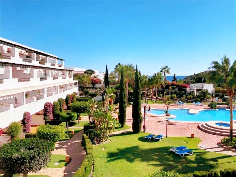 Fully equipped holiday apartment with pool & garden | Pool view | Close to the beach | Pets are welcome — photo 3