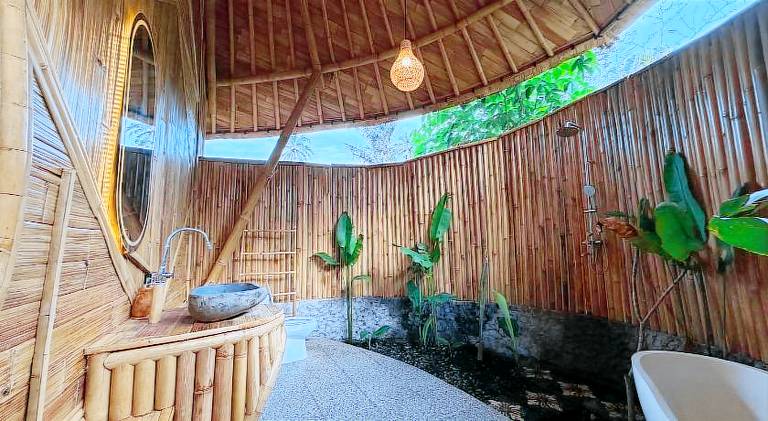 Villa with pool — photo 5