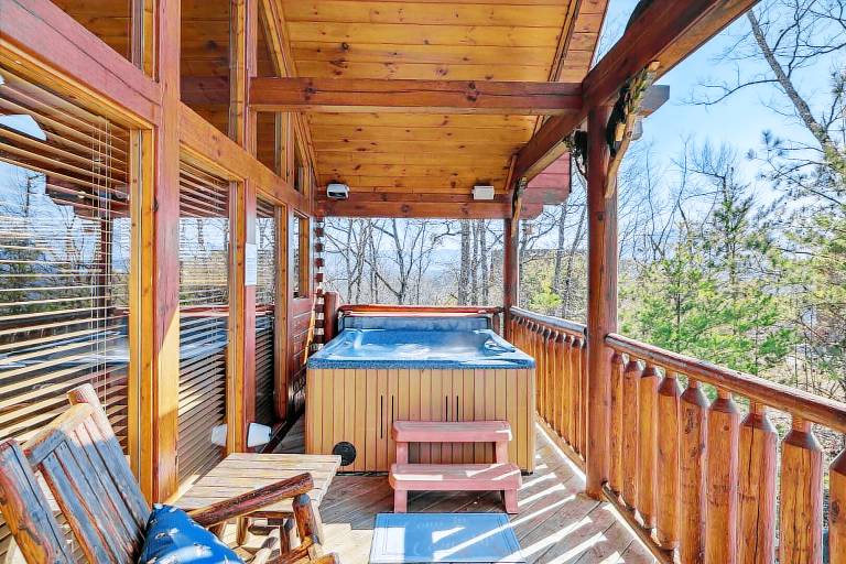 Cabin with barbeque, jacuzzi & pool | Mountain view — photo 3