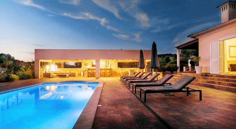 Villa with garden, terrace & private pool — photo 3