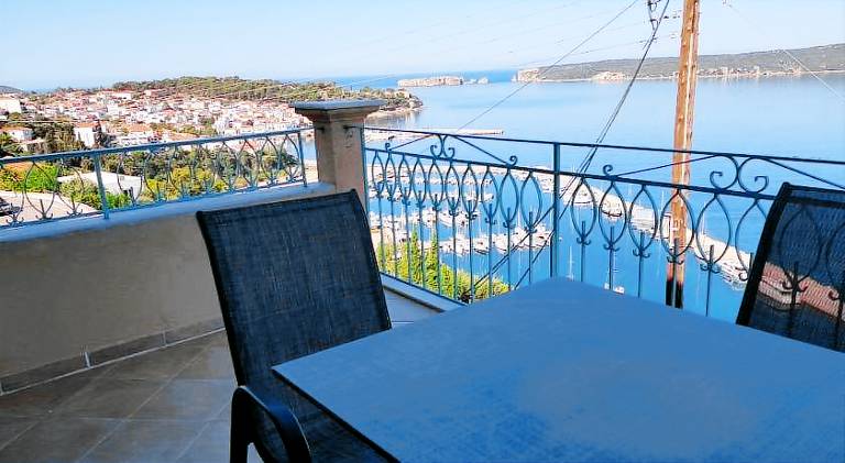 Holiday apartment with patio — photo 5