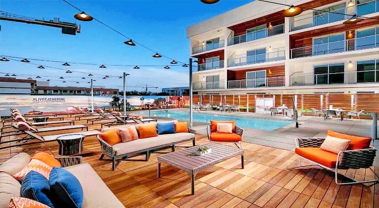 Ultra Luxury Santa Monica Residence with Pool, Gym, Rooftop Garden & Free Parking — photo 3