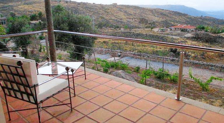 House with terrace & yard — photo 3