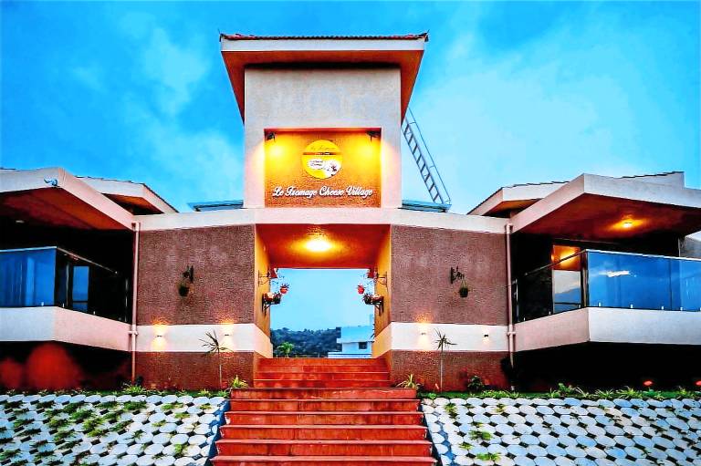 Le Fromage Cheese Village