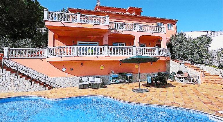 Villa with pool & jacuzzi — photo 5