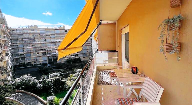 Rental apartment with patio — photo 5