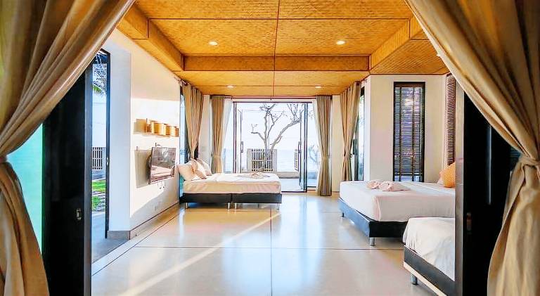Villa with pool — photo 2