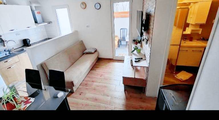 Apartment with patio | Pets are welcome — photo 2
