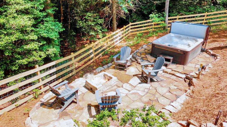Bentley’s Retreat on Overlook — photo 3