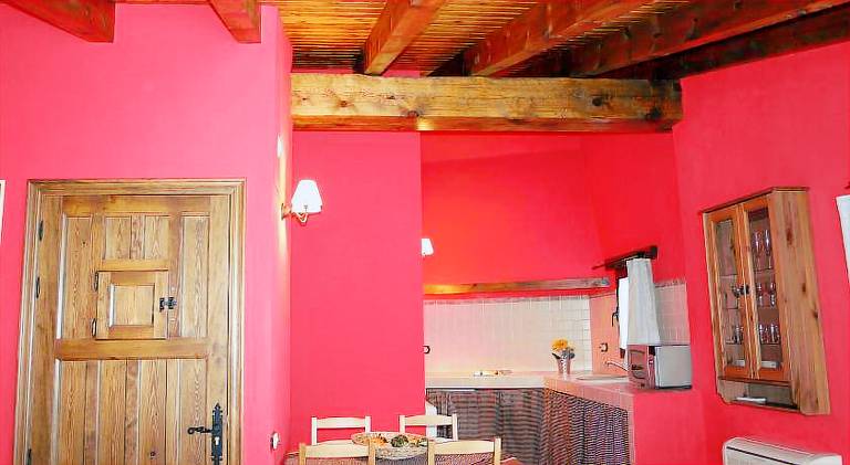 Holiday apartment with jacuzzi & patio — photo 4