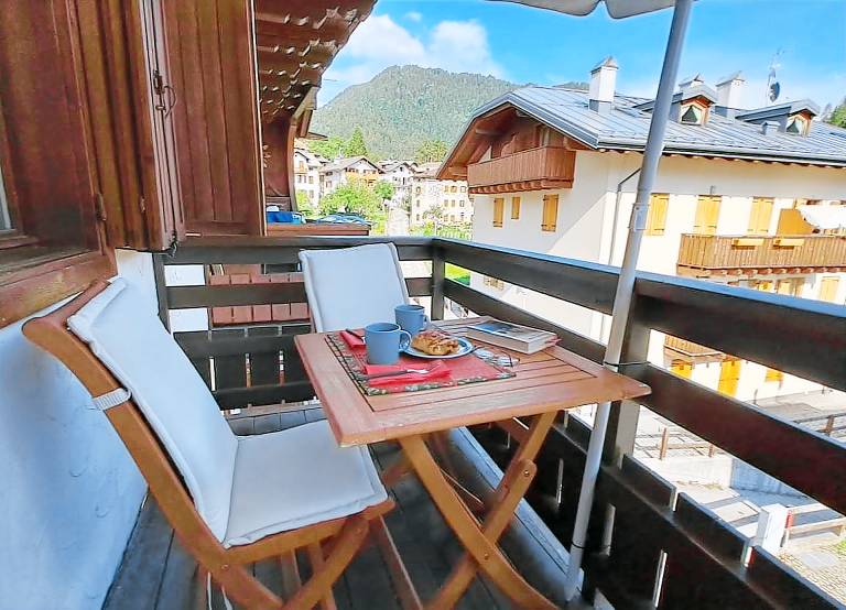 Holiday apartment with patio | Garden view — photo 2