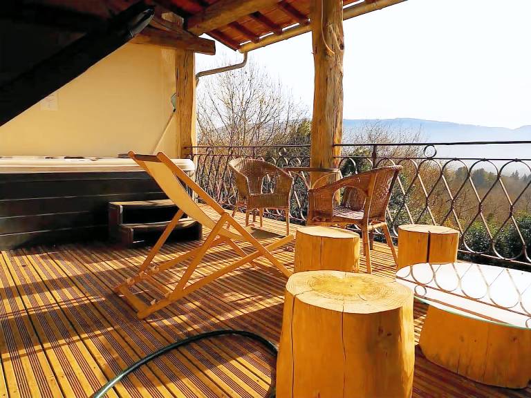 Fully equipped beautiful gite with grill, yard & patio | Pet-friendly — photo 2