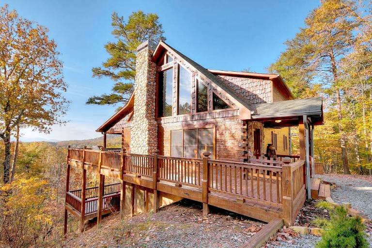 Appalachian View charms with pet-friendly vibes, big mountain views, a hot tub, pool table, firepit, and WiFi connection — photo 3