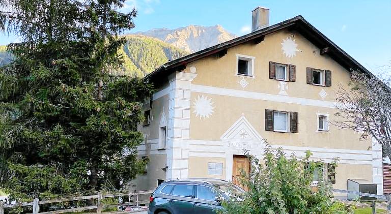 Holiday apartment with 3 rooms for 6 persons in Val Muestair