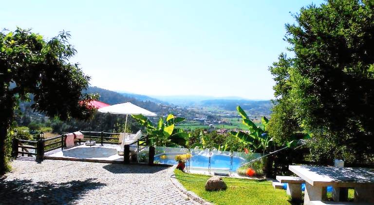 Vacation home with pool — photo 3