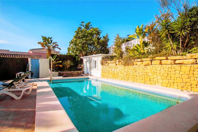 Fully equipped villa with patio, grill & yard | Pet-friendly — photo 5