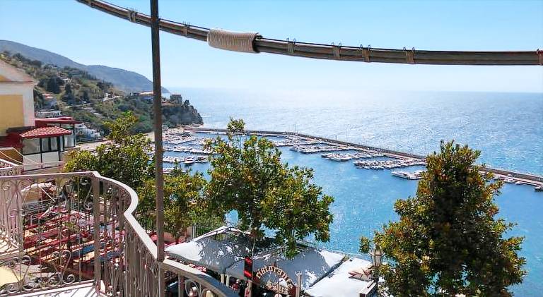 Holiday apartment with terrace in Agropoli