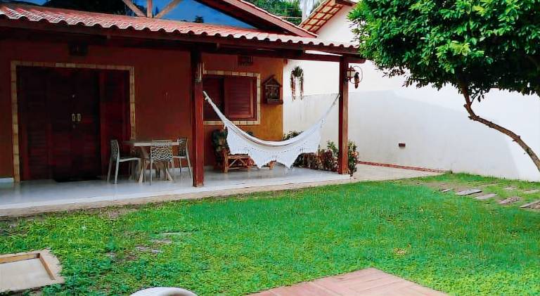 Lodge with barbecue, yard & terrace in Maragogi