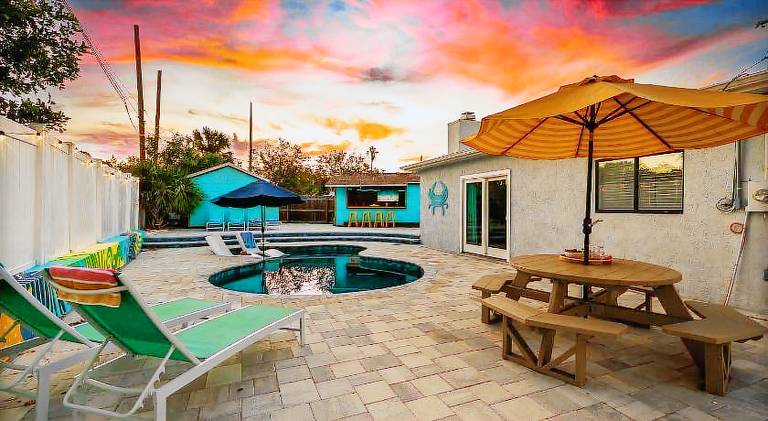 House with pool — photo 5