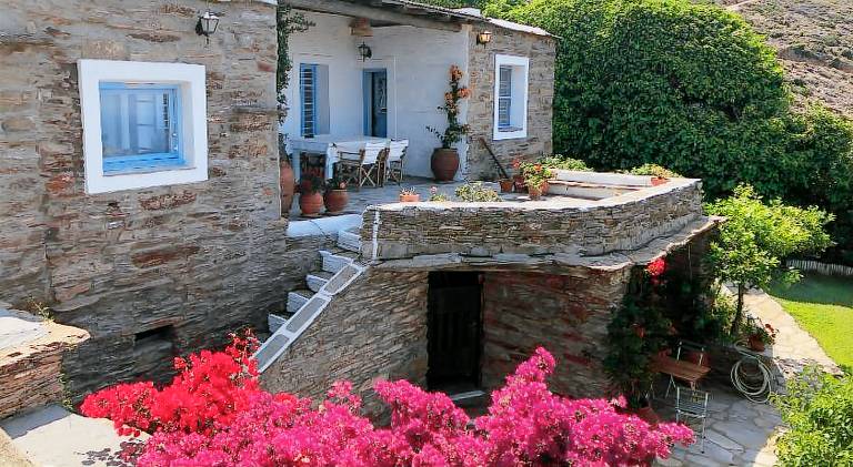Villa with 2 rooms for 4 persons in Andros