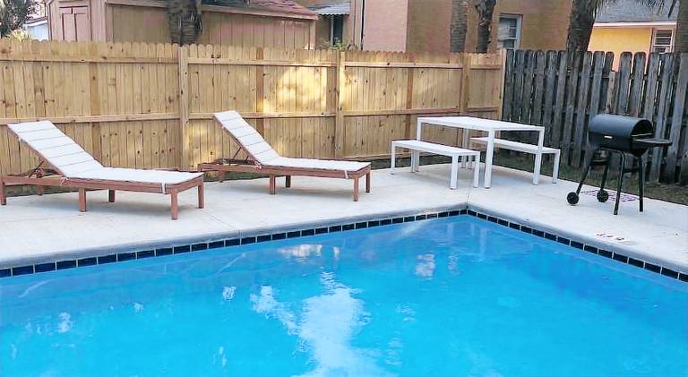 House with pool — photo 5