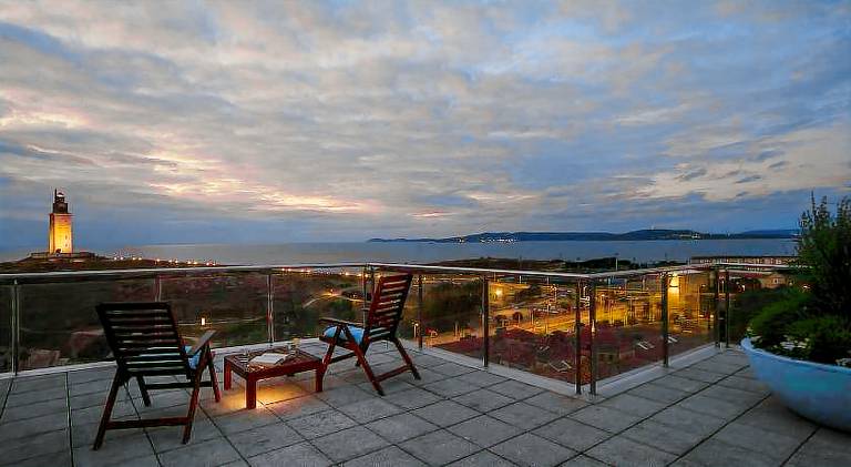 Fully equipped rental apartment with patio | Next to Tower of Hercules | Close to the beach | Pet-friendly — photo 3