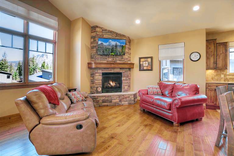 Pet Friendly Home Across from Purgatory - Views - Hot Tub - On Demand Shuttle — photo 5