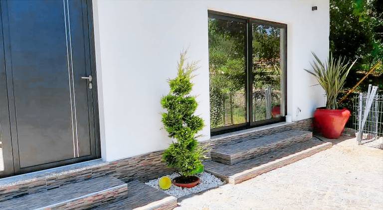 Rental apartment with barbecue, patio & yard — photo 4