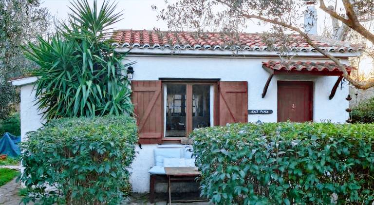 House with hot tub, barbecue & yard in Lesvos