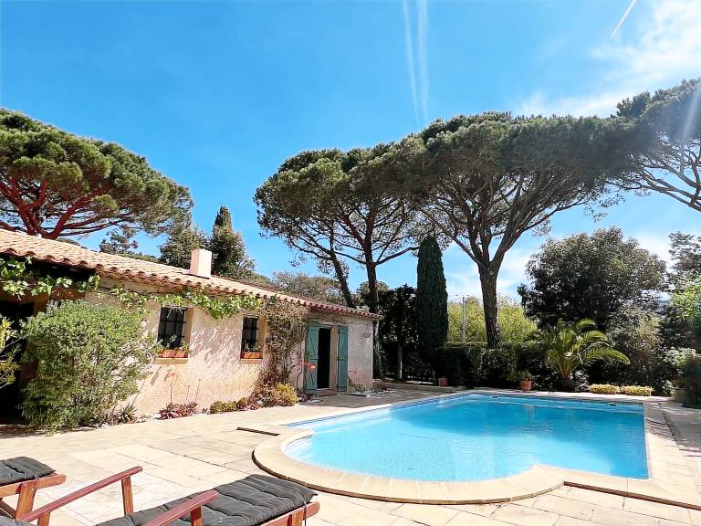 Villa with yard & private pool — photo 3