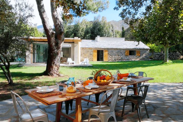 Villa with private pool, patio & BBQ | Mountain view — photo 2