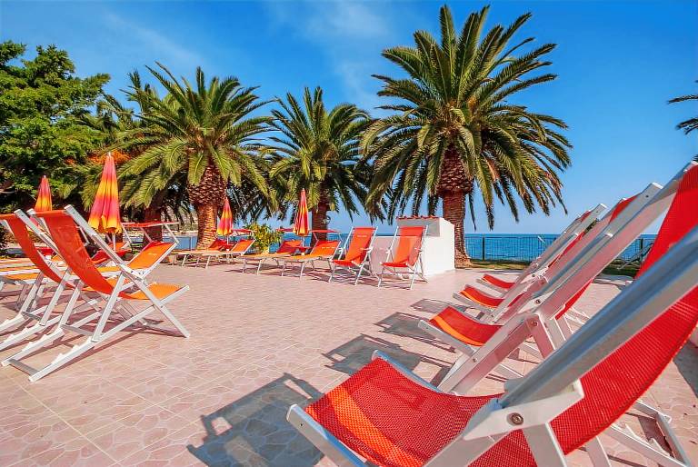 Children-friendly pleasant holiday apartment with barbeque, terrace & yard | Garden view | Close to the beach | Pets are welcome — photo 3
