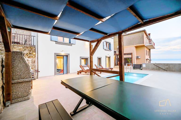 Villa with pool, hot tub & terrace | Sea view — photo 2