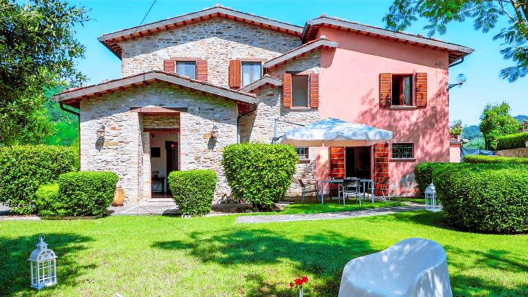 Villa with grill, yard & private pool | Garden view — photo 2