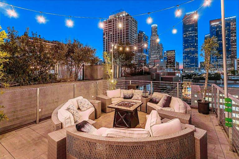 Stylish Deluxe 1BR At HWH by Oneluxstay — photo 4