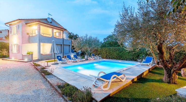 Rental apartment with pool — photo 2