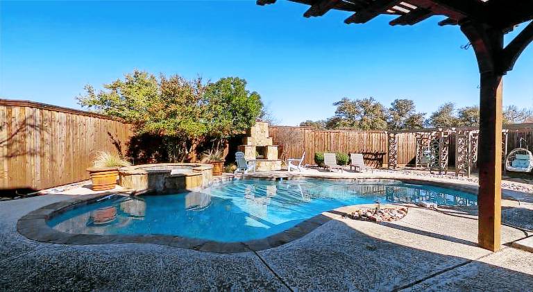 House with pool & jacuzzi | Dogs allowed in Frisco, TX