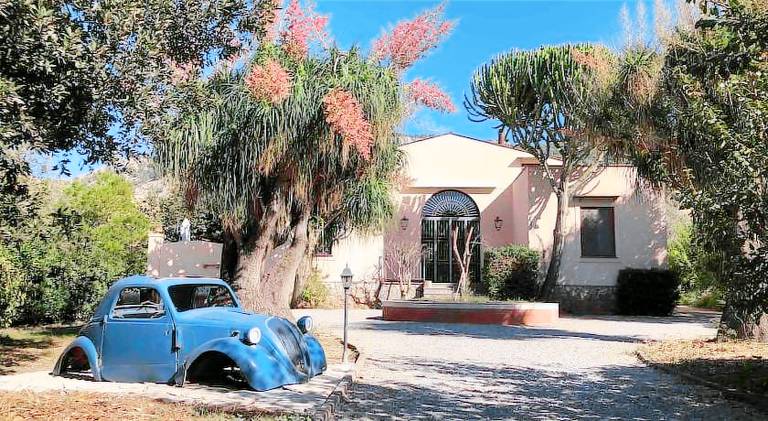 Villa with hot tub in Palermo
