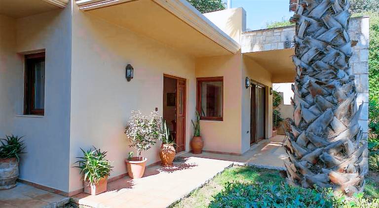 Villa with garden, terrace & grill — photo 5