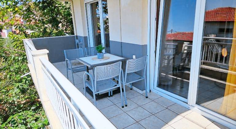 Apartment with terrace — photo 5