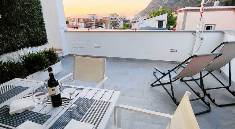 House with terrace — photo 3