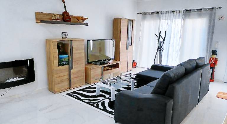 Ample house with patio | Dogs allowed — photo 2